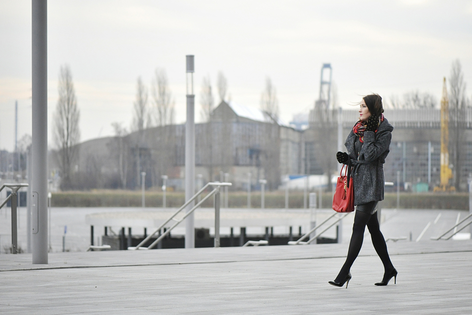 co-założyć-do-czarnej-spódniczki