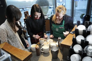 malowanie-wzorków-na-kawie