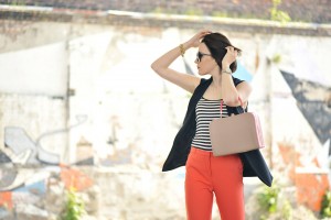 pomarańczowe-spodnie-stylizacje