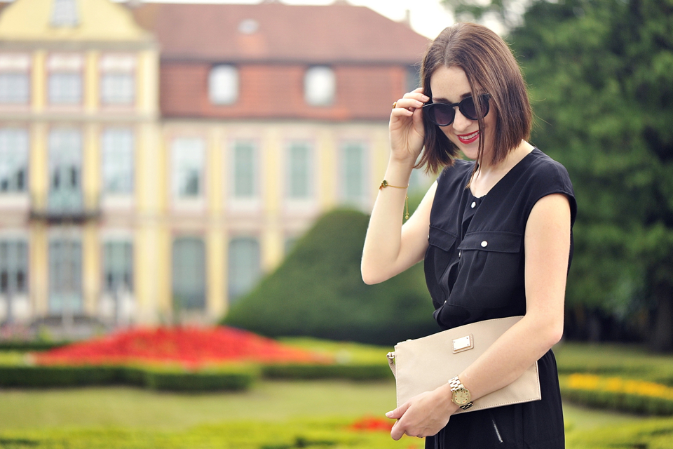 czarna-sukienka-stylizacja