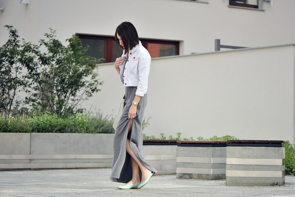 szara-dzianinowa-sukienka