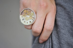 pierścionek-z-części-zegarka