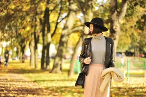 stylizacja-z-plisowaną-spódnicą