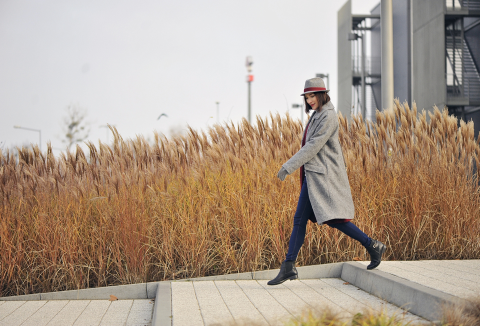 szary-płaszcz-stylizacja