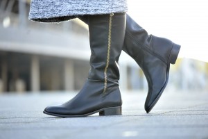 buty-ze-złotym-zamkiem