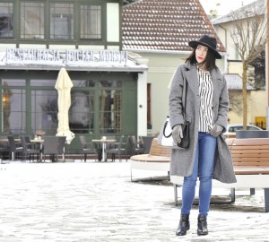 striped-blouse-outfit