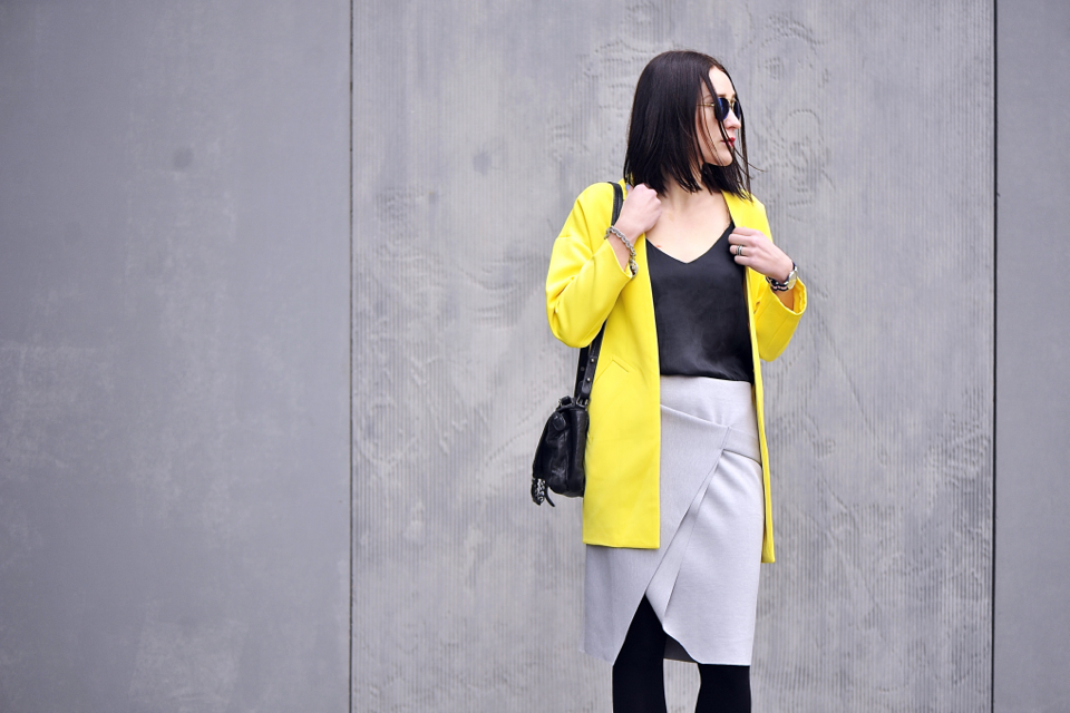 żółty-płaszcz-stylizacja