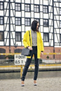 yellow-coat-street-fashion