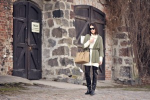 khaki-sweater-street-fashion