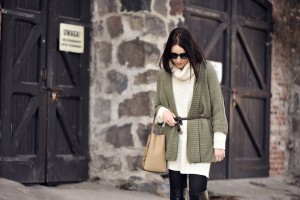 khaki-sweater-street-fashion