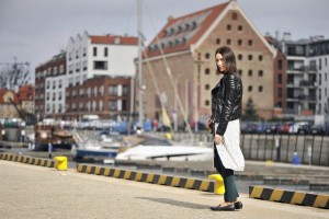 długi-sweter-do-krótkiej-kurtki