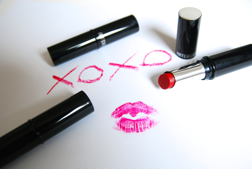 triki-makijażowe-usta