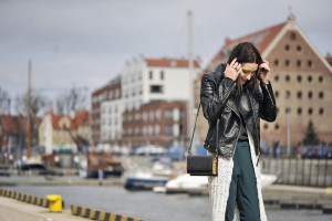 długi-sweter-do-ramoneski