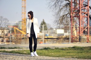 biała-marynarka-stylizacja