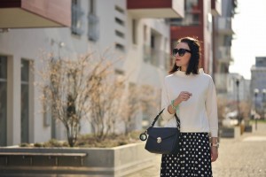 biała-bluzka-stylizacja