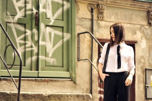 biała-koszula-stylizacja