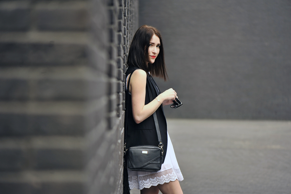 1-biała-koronkowa-sukienka