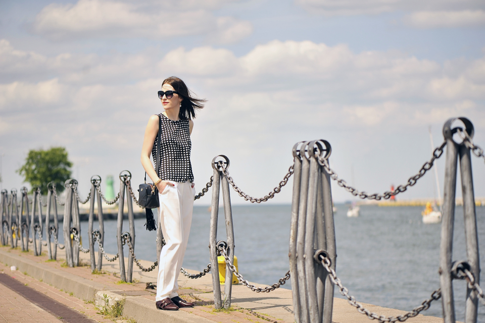 białe-spodnie-stylizacja