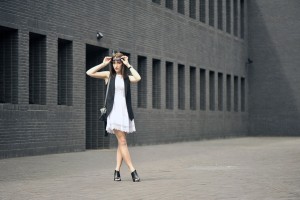 biała-koronkowa-sukienka-stylizacja