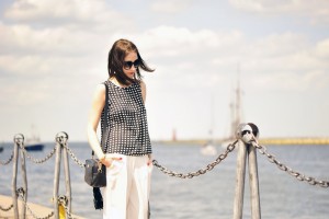 białe-spodnie-stylizacja