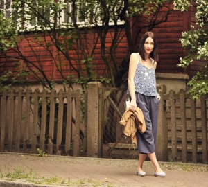 szerokie-spodnie-za-kolano