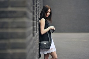 czarna-kamizelka-stylizacja