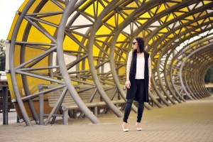 biała-bluzka-stylizacja