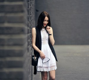 white-dress-street-fashion