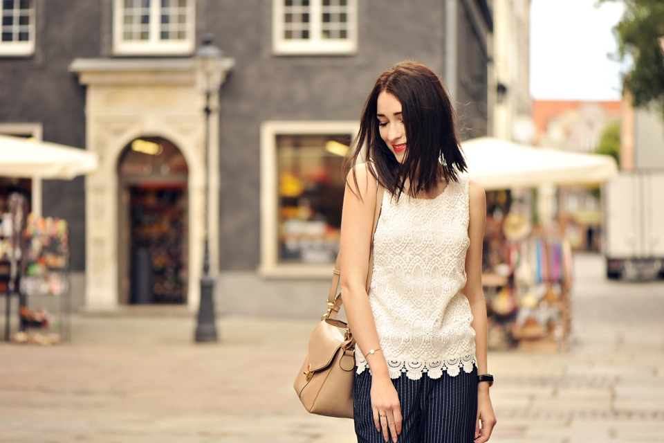 koronkowa-bluzka-do-czego-nosić