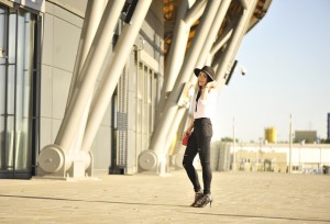 ripped-jeans-street-fashion