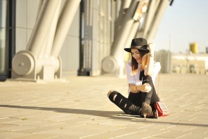 ripped-jeans-street-fashion