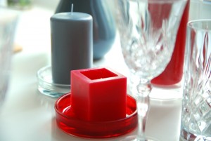 szaro-czerwone-ozdoby-na-stół