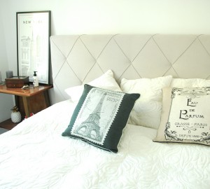 sypialnia-białe-ściany