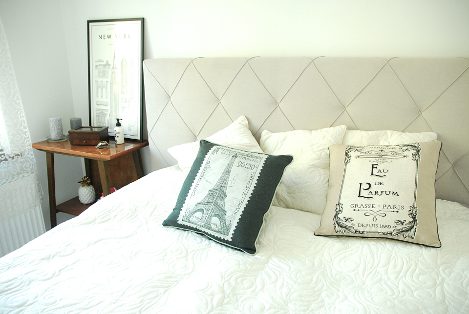 sypialnia-białe-ściany