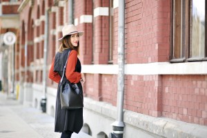 long-vest-street-style