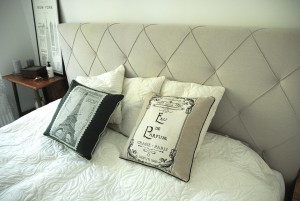 szare-pikowane-łóżko