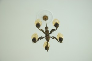 brązowy-żyrandol-rozeta