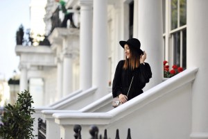 mała-czarna-sukienka-stylizacja