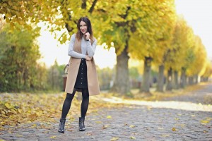 kamizelka-ze-złotymi-guzikami-stylizacja