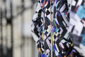 kurtka-w-graficzne-wzory