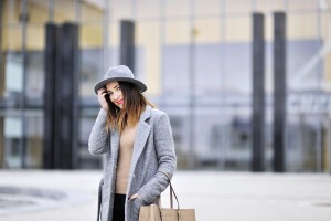 szary-kapelusz-stylizacja