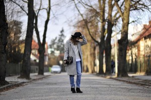 szary-płaszcz-stylizacja