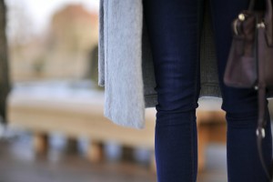 ciemne-jeansy-jak-nosić