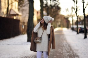 stylizacja-z-białymi-spodniami