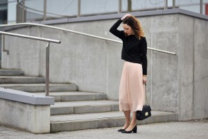 plisowana-spódnica-jak-nosić