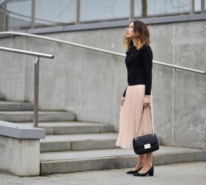 plisowana-spódnica-z-czym-nosić