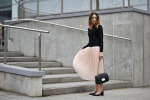 plisowana-spódnica-stylizacja