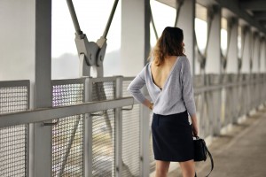 bluzka-z-dekoltem-na-plecach-stylizacja