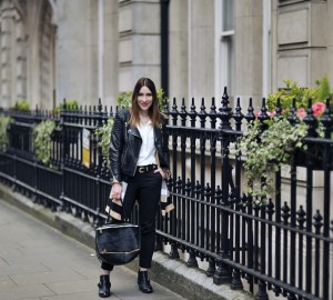 wygodnie-i-z-klasą-strój-na-podróż