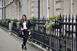 wygodnie-ale-z-klasą-stylizacja-na-podróż